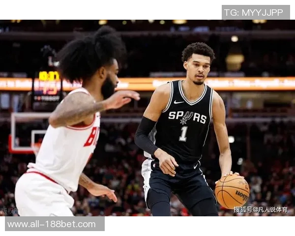 文班亚马半场表现抢眼砍下19分10板3助3断1帽唯失误略显不足 文班亚马半场表现抢眼砍下19分10板3助3断1帽唯失误略显不足