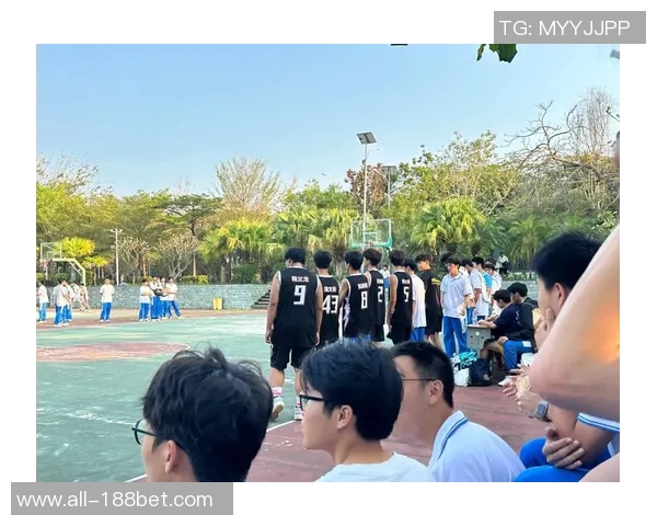 文班赛后第一时间回看录像努力为下场比赛做好充分准备 文班赛后第一时间回看录像努力为下场比赛做好充分准备