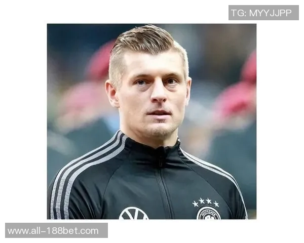 法尔克表示诺伊尔愿意为德国队回归参加世界杯争夺战